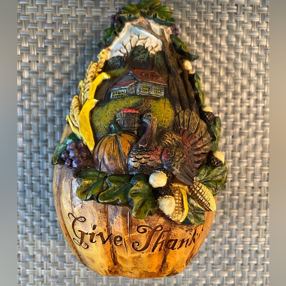 Harvest Home Decor “Give Thanks” - Picture 3 of 4